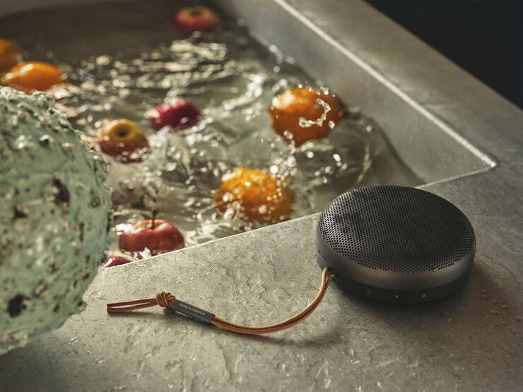 Bang & Olufsen Beosound A1 2nd Gen Bluetooth højttaler Black anthracite