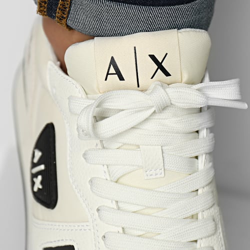 Baskets XUX149 XV607 Off White Black