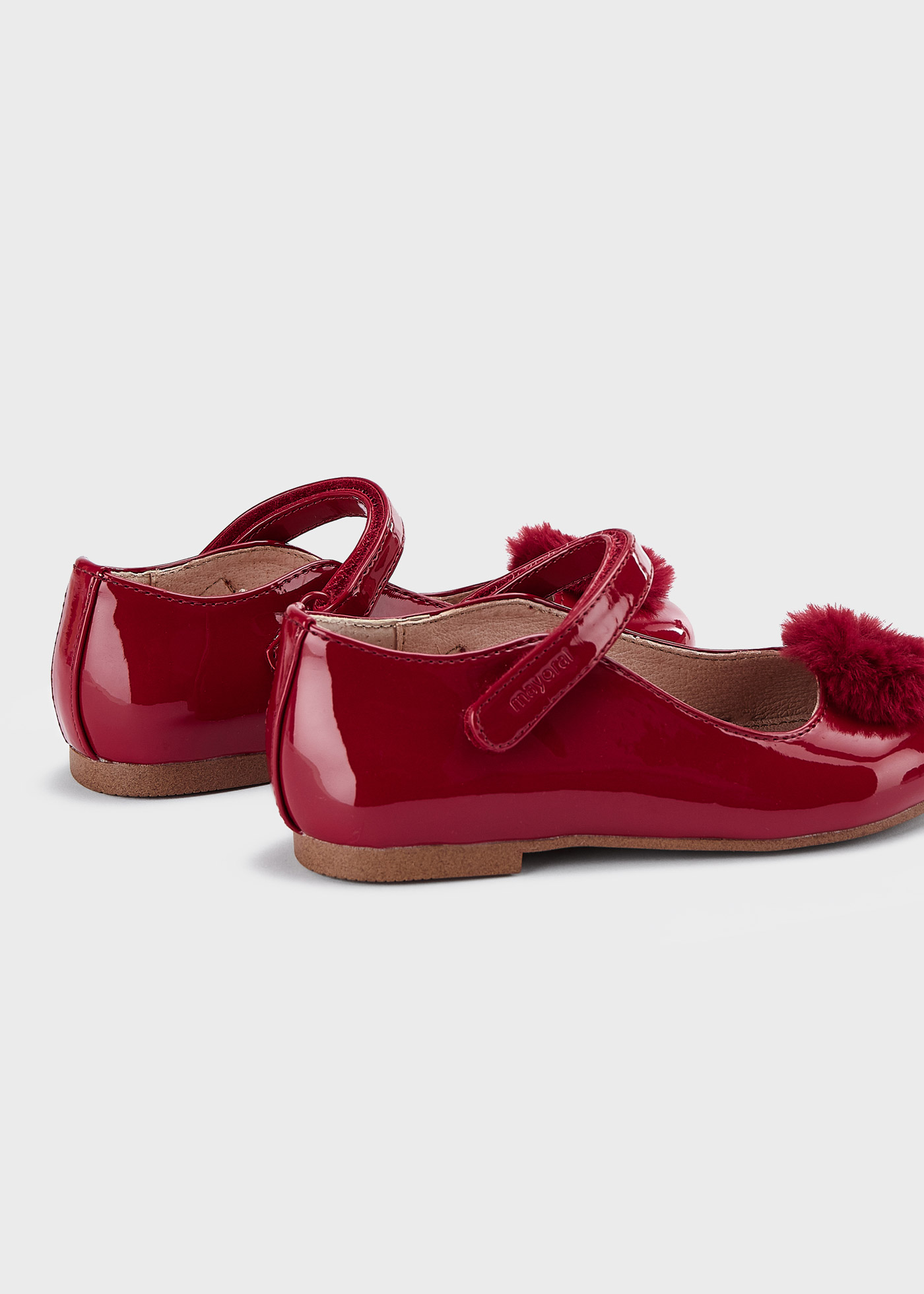 Sapato estilo Mary Jane com palmilha de pompom, em couro sustentável, para meninas.