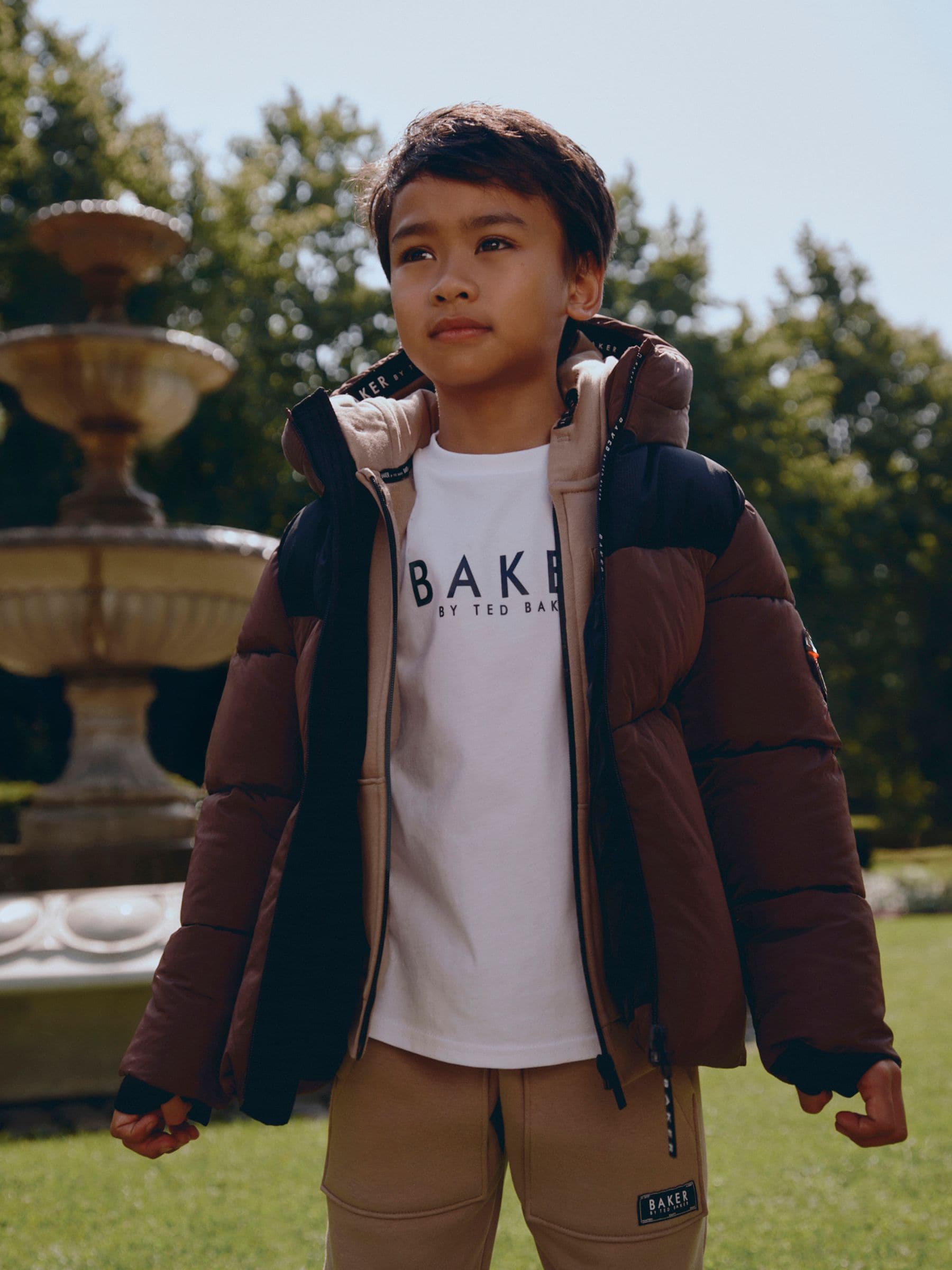 Baker by Ted Baker Baker by Ted Baker regenbestendige gewatteerde jas met kleurblokken in bruin/zwart