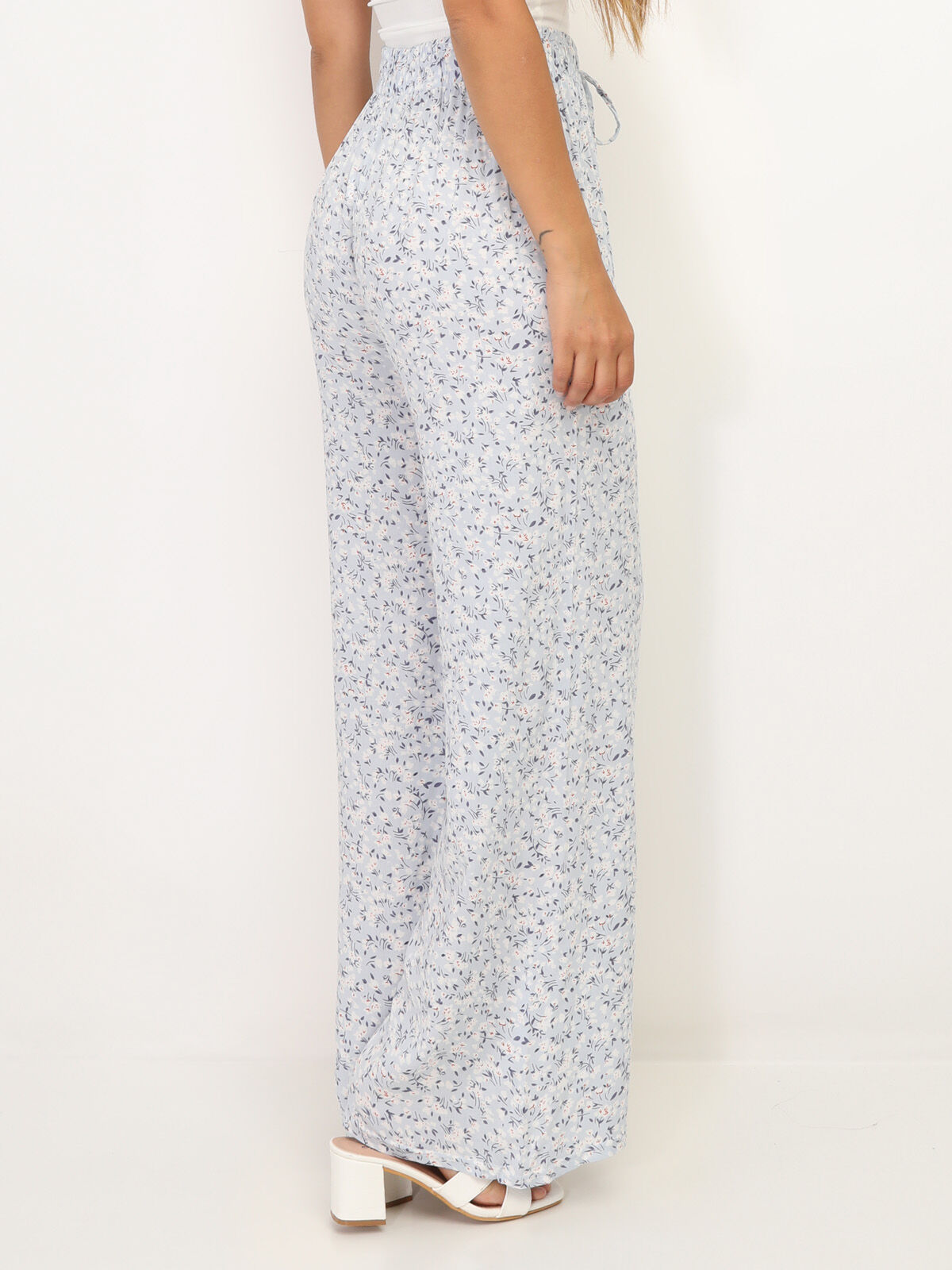 Pantalon fluide à motif floral- Bleu clair