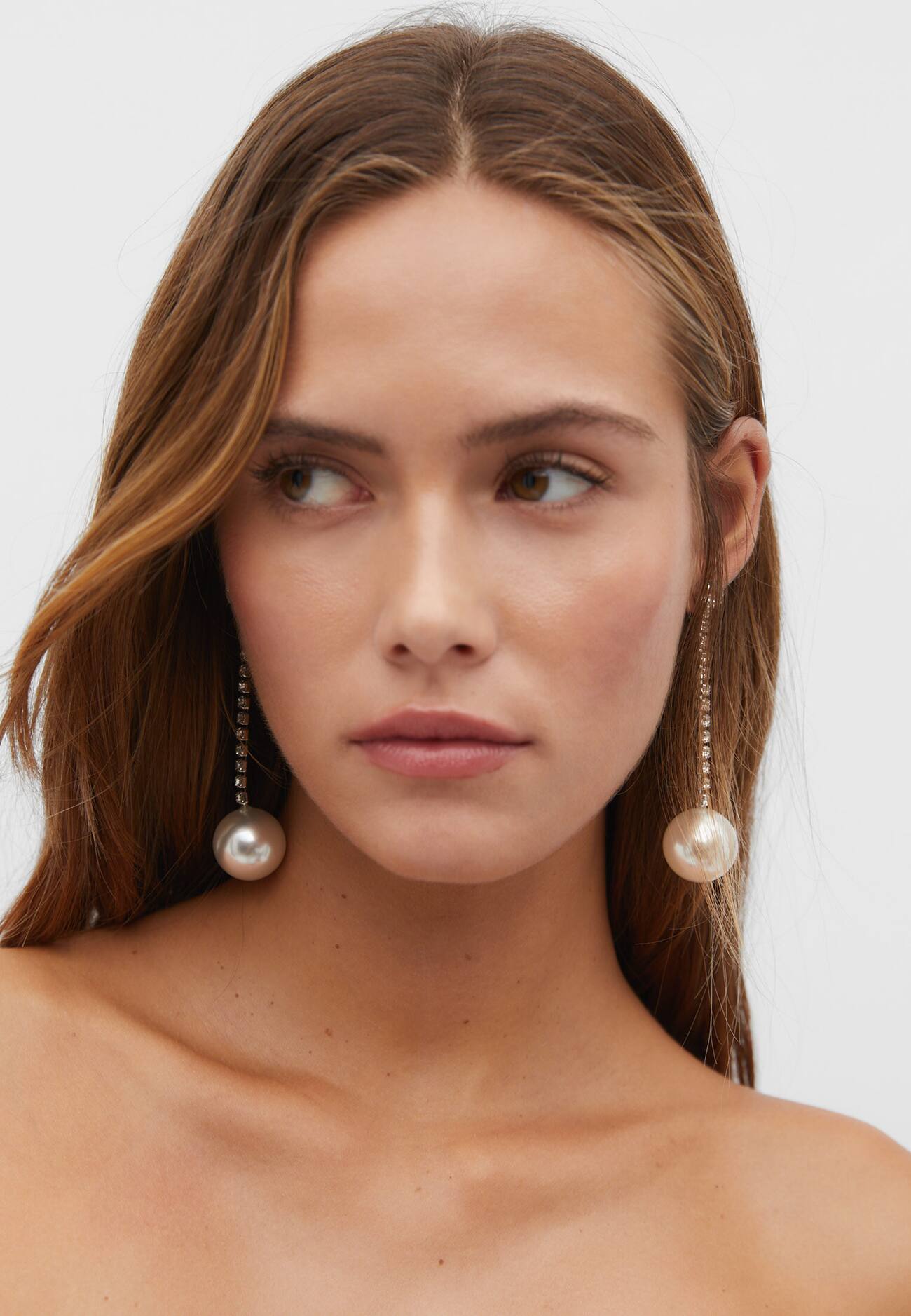 Brincos de corrente com strass e pérolas artificiais