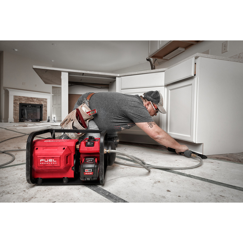 Milwaukee M18 FUEL FAC-0 accu compressor (body) 18V Li-ion 7,6L