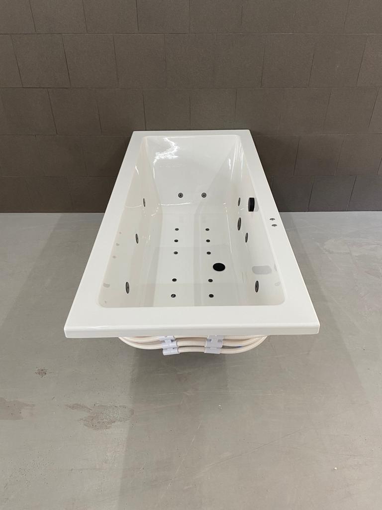 Lambini Designs Cube bubbelbad 180x80cm elektronisch 6 4 2 hydrojets en 12 aerojets zwart