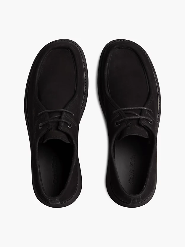 Sapatos de couro com cadarço