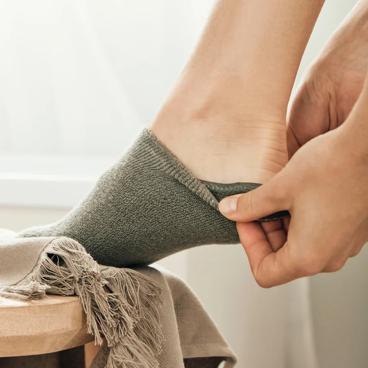 Meraki - Socken für Feuchtigkeitskur, grau