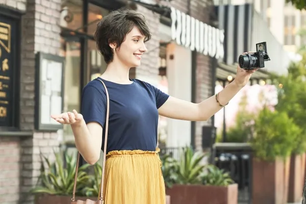 Sony a6100 ILCE-6100L - Digitalkamera - spejlløst - 24.2 MP - APS-C - 4K / 30 fps - 3x optisk zoom 16-50 mm objektiv - Wi-Fi, NFC, Bluetooth - sort