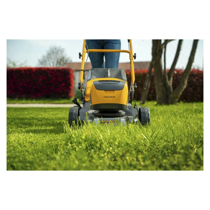 Batteridrevet selvgående gressklipper 48 V 5,0 Ah 46 cm