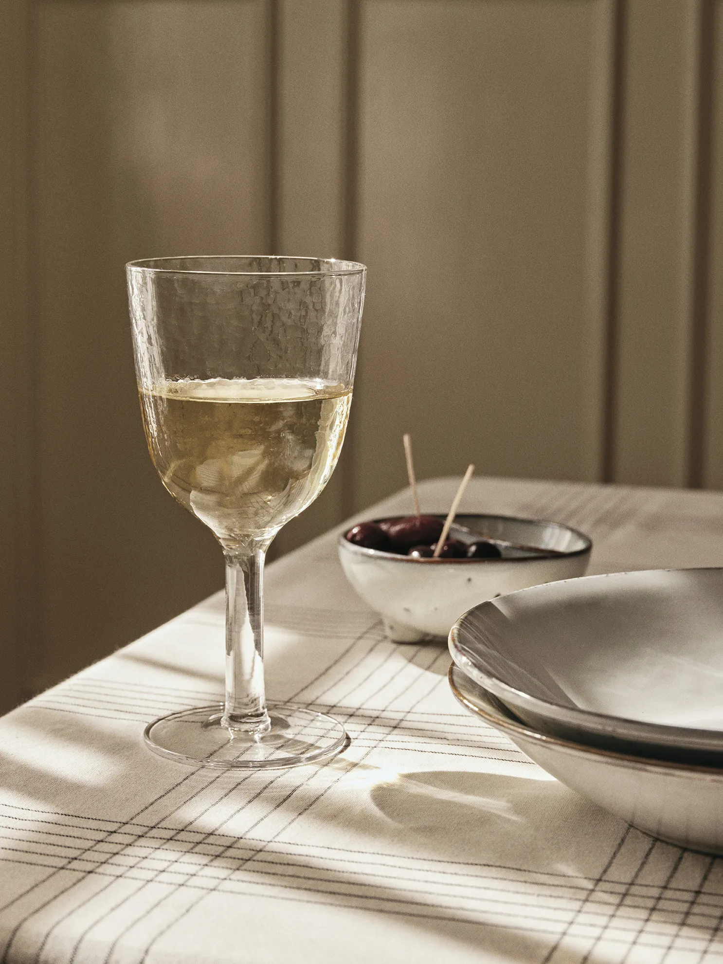 Broste Copenhagen Hammered Hvidvinsglas