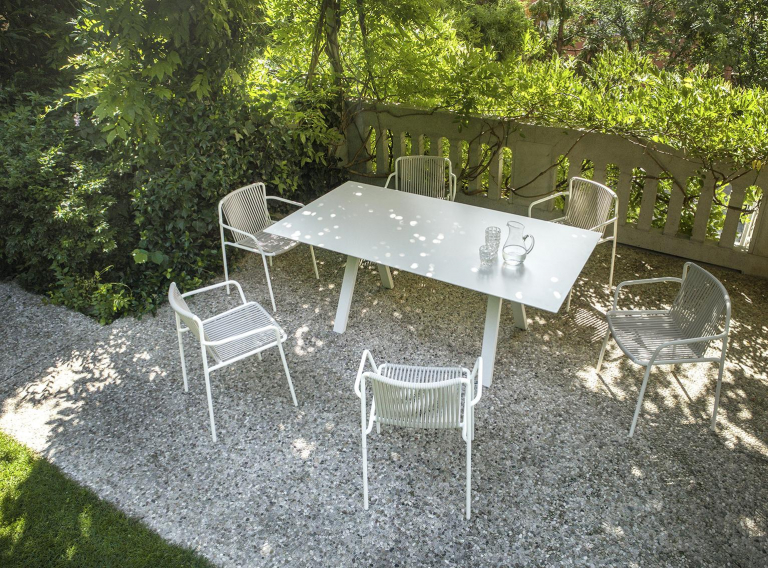 Pedrali Tribeca tuinstoel met armleuning roze