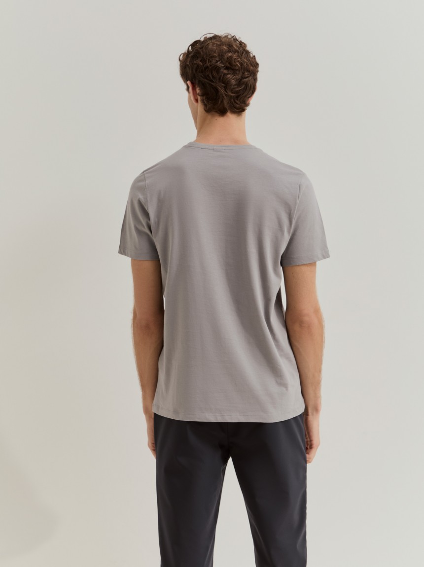 T-shirt básica em algodão
