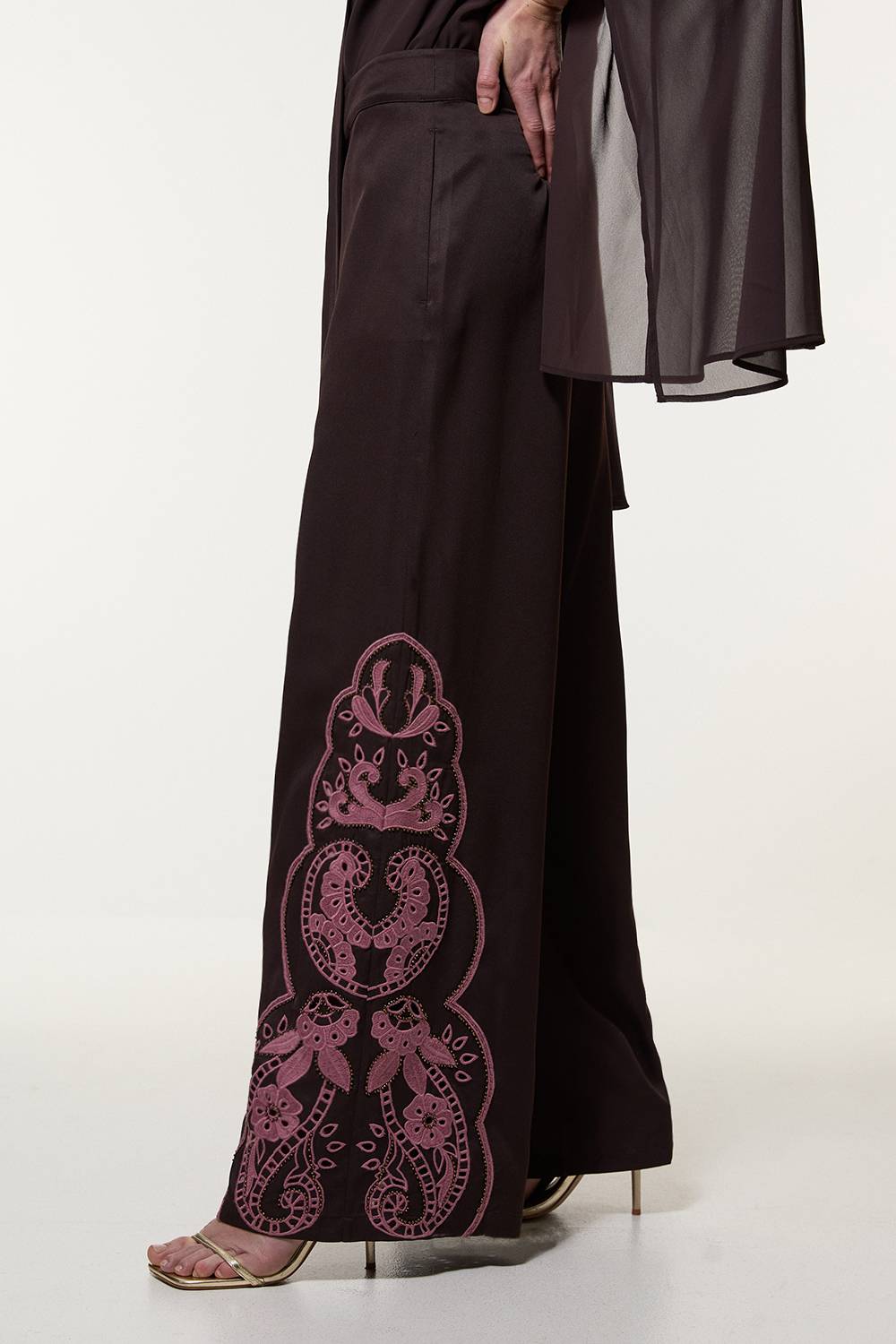 KarenMillen Pantalon tissé en sergé ajouré et perlés à jambe large