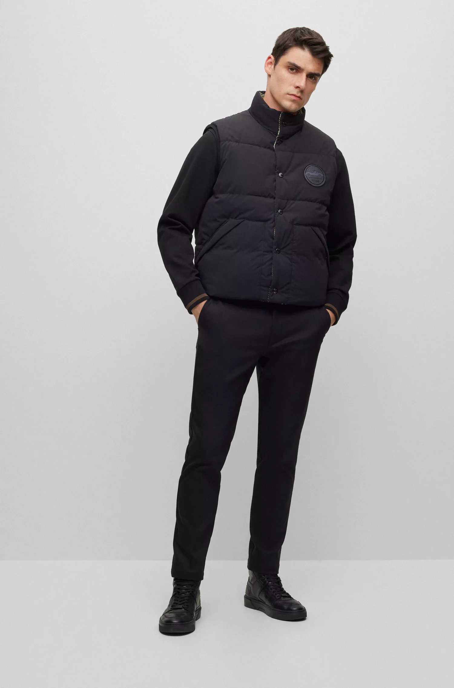 Colete reversível BOSS Black-Porsche x BOSS em corte regular.