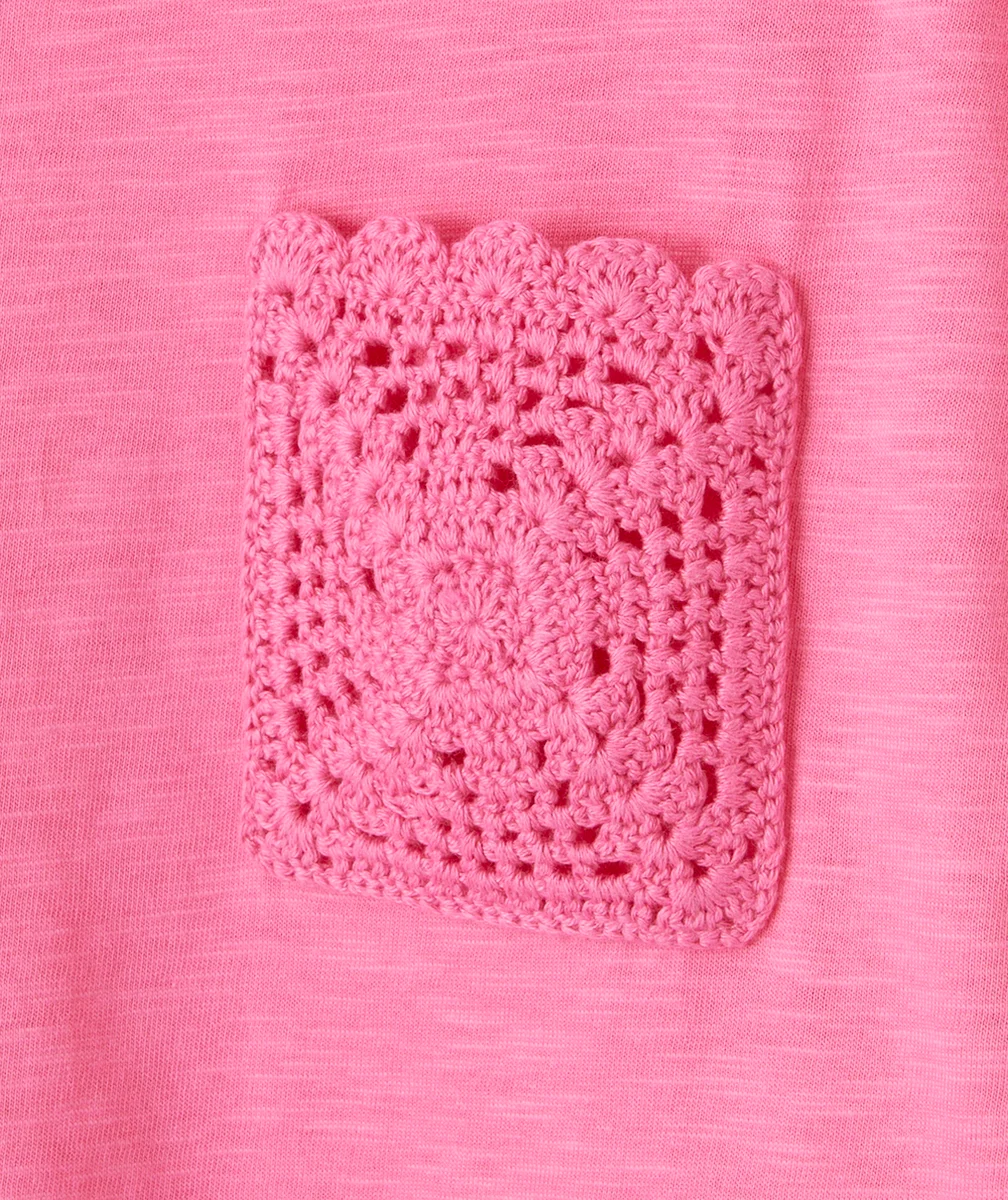 T-SHIRT FILLE EN COTON BIO ROSE AVEC POCHE EN CROCHET