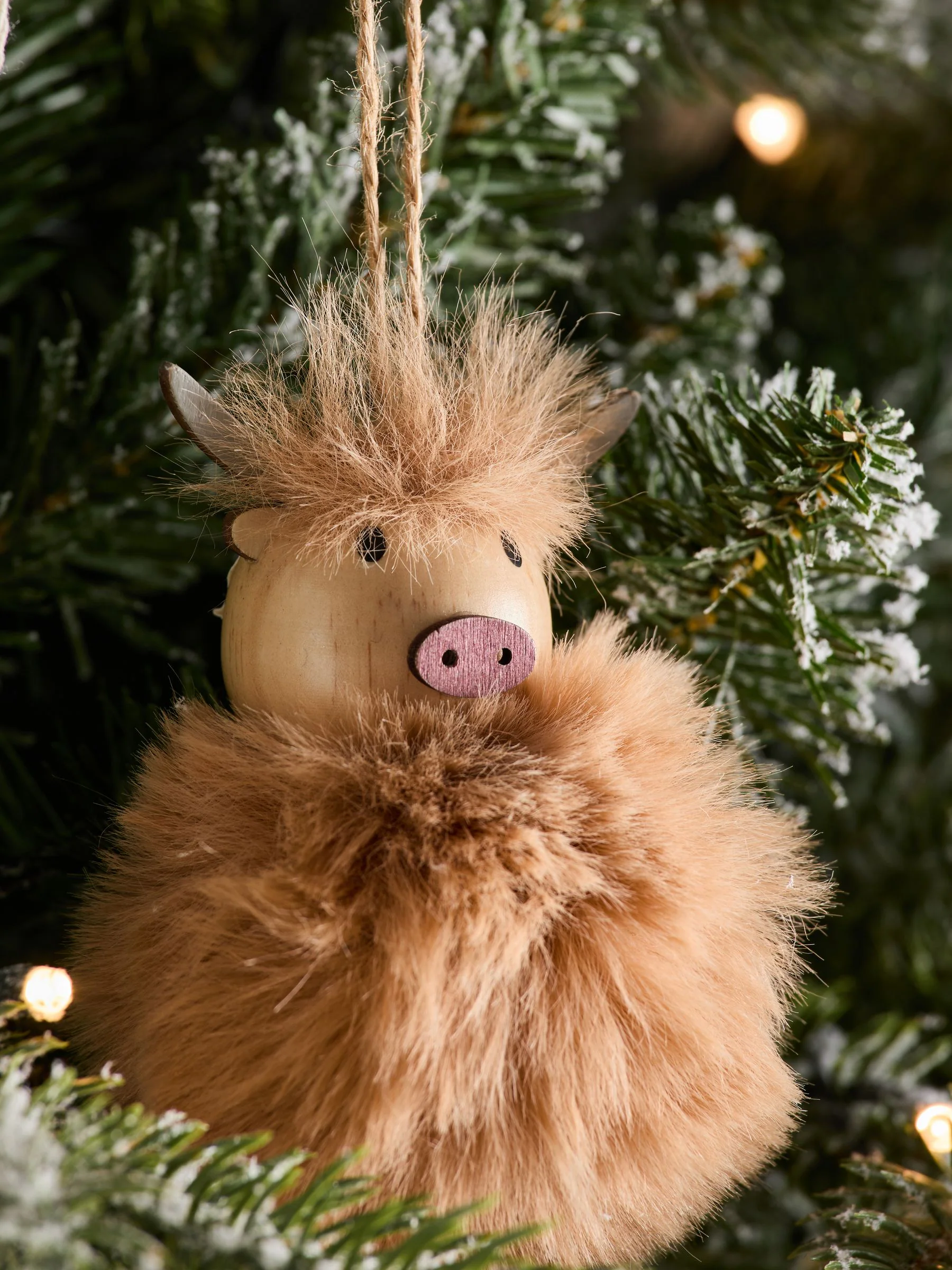 Kerstbal met pompon en figuurtje