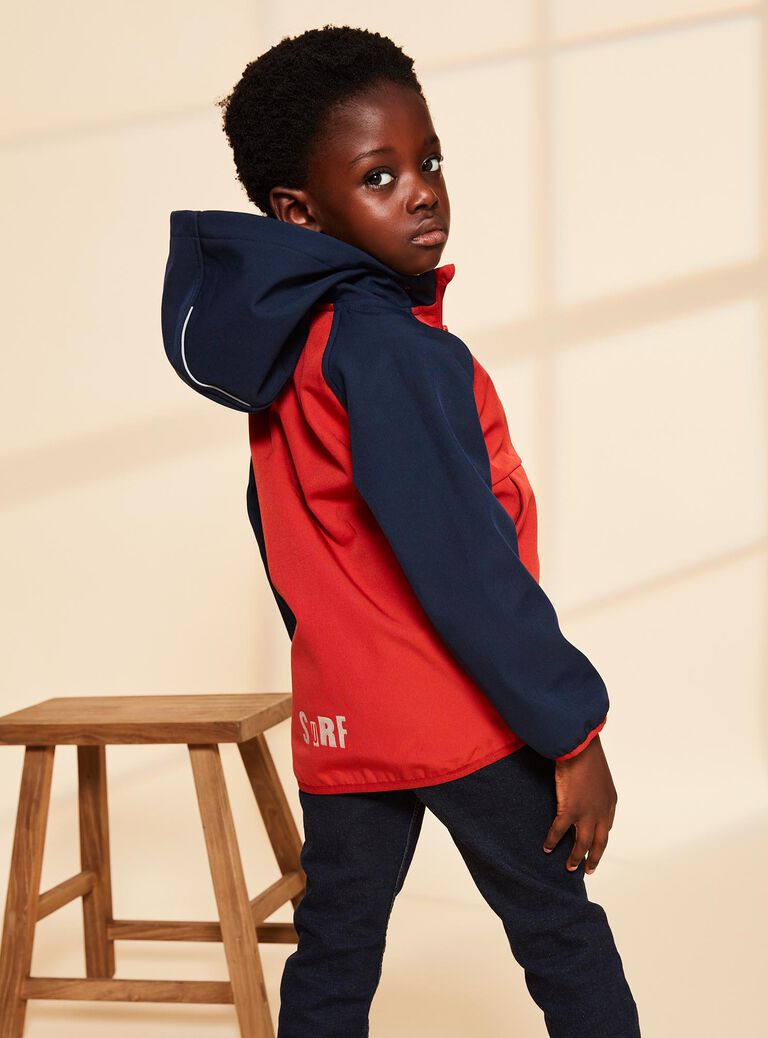 Blouson rouge à capuche