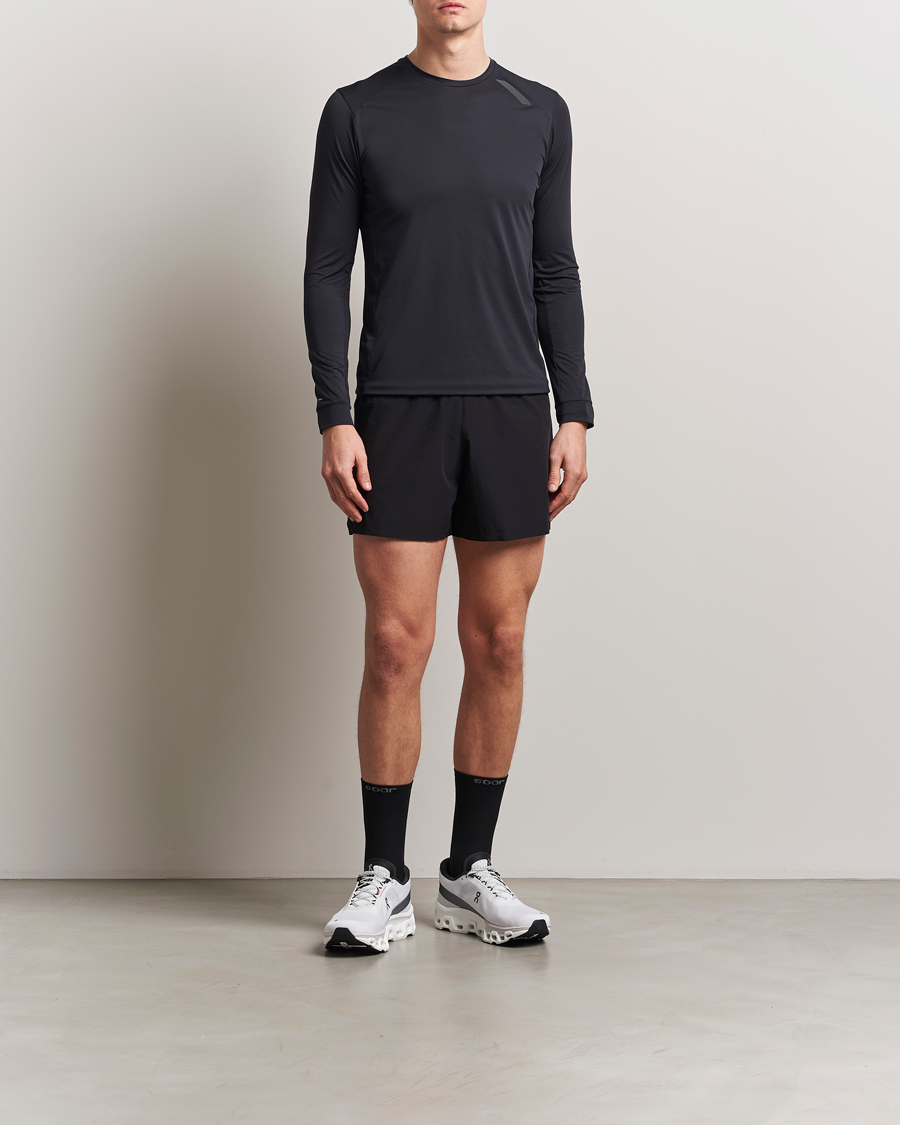 SOAR Running Long Sleeve Tech Tee Black