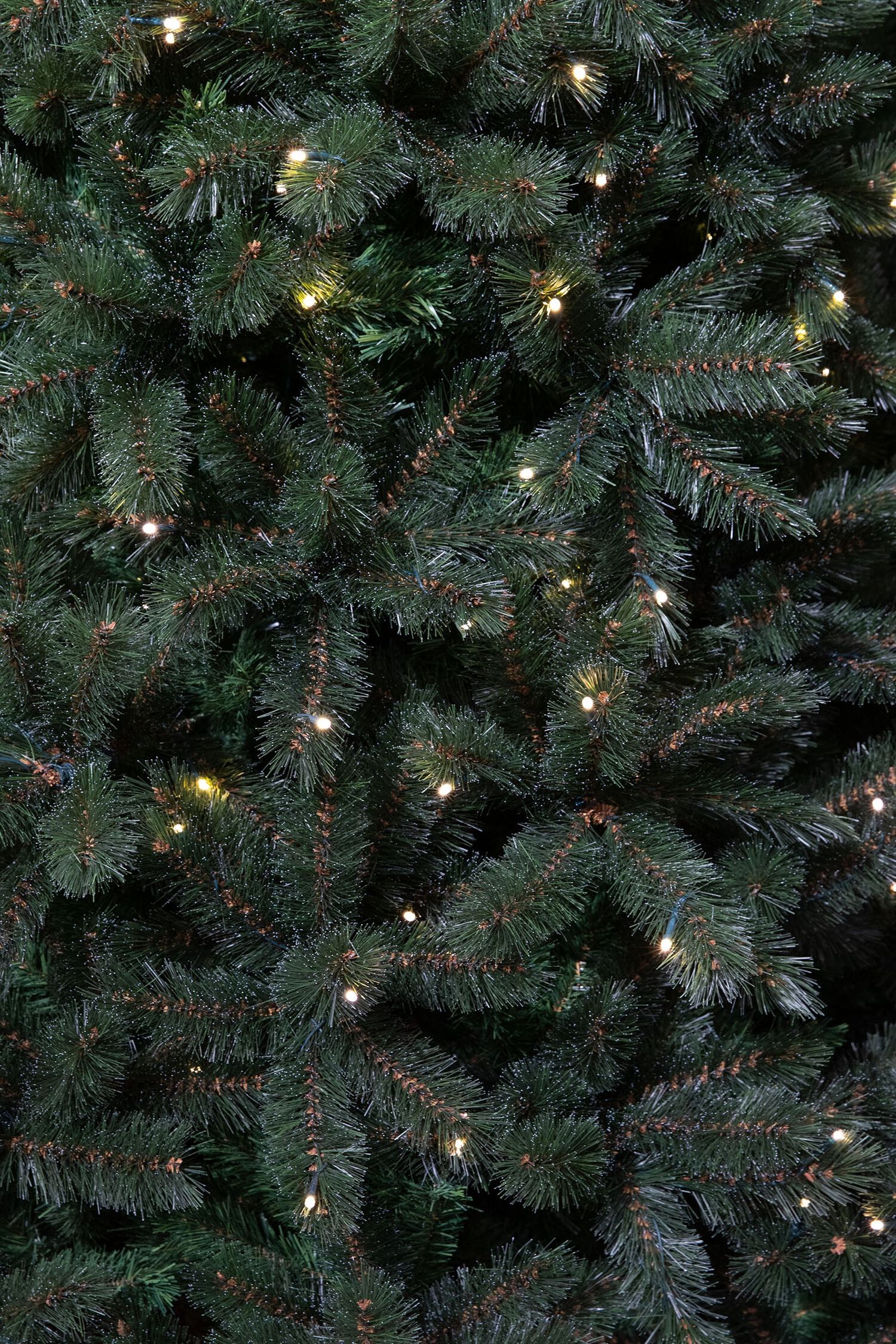 Triumph Tree Forest frosted - Kunstkerstboom - Groen - 304 - 215 cm