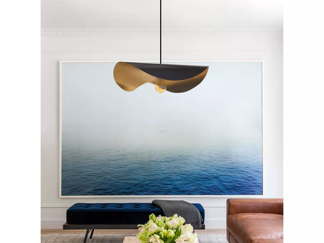 Suspension chapeau de dame métal noir,doré 75 cm.