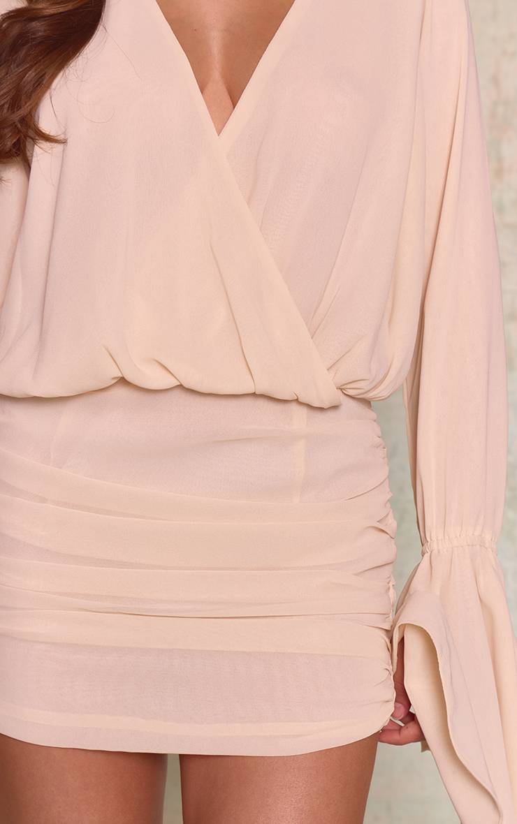 Crème Robe Courte En Mousseline À Col V Froncée