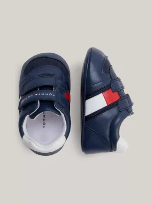 Sapatos com fecho de velcro