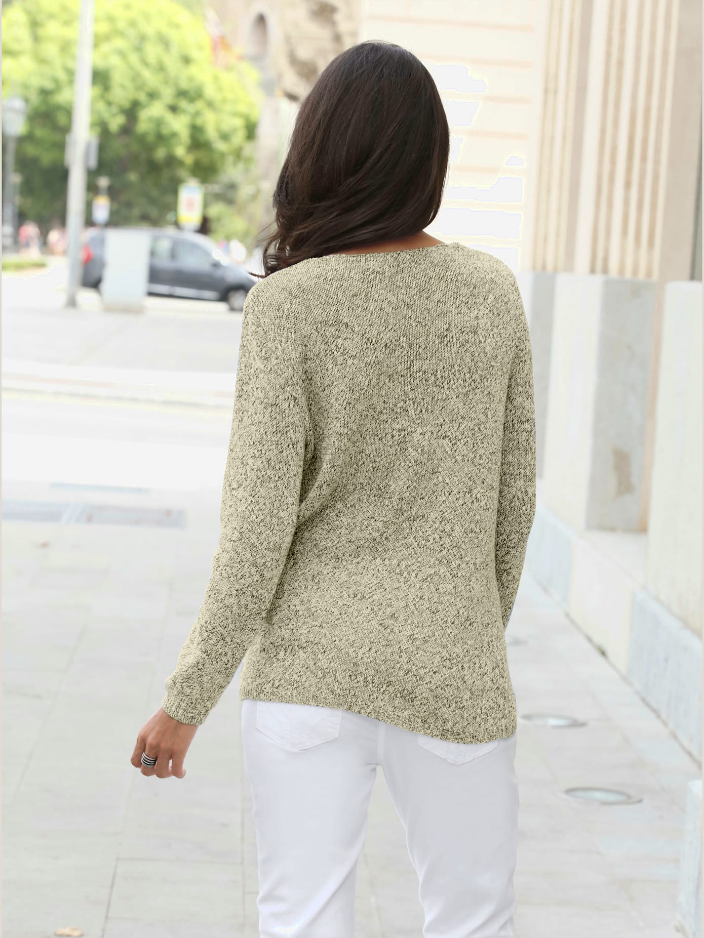 Pull femme à col en v et manches longues