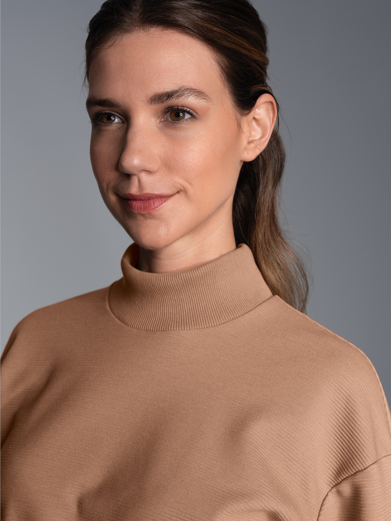Sweatshirt mit Stehkragen Haselnuss