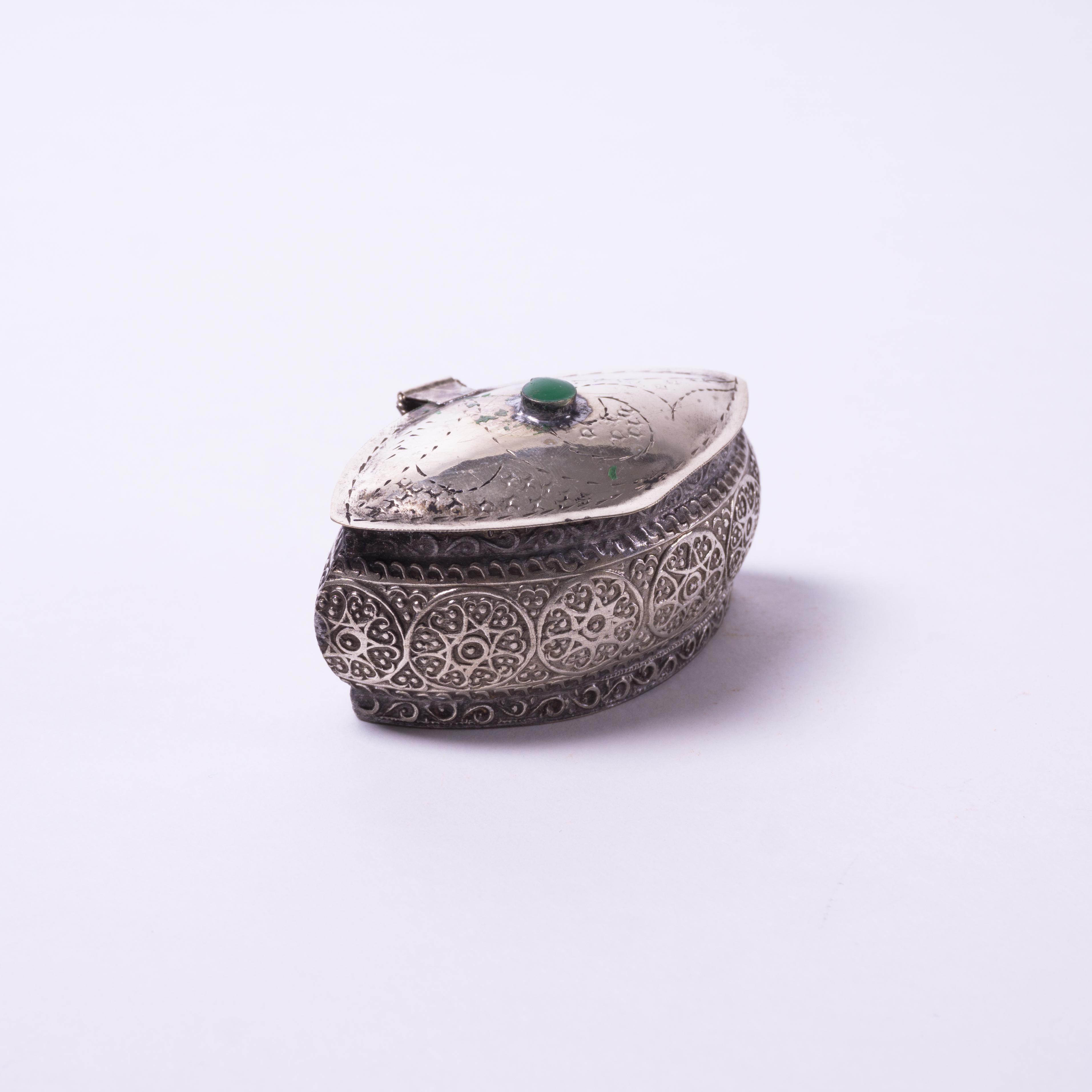 Pillendose/Schmuckdose 'Smaragd', handgefertigt, silber, L 6 cm, B 3,5 cm von fischer's lagerhaus