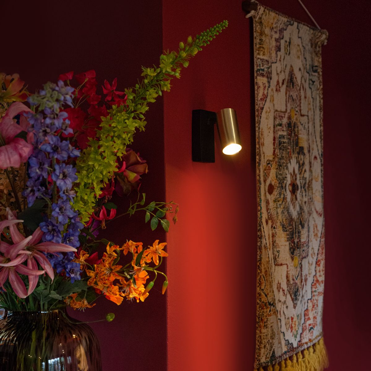 Wandlamp zwart met goud verstelbaar met schakelaar - Jeana Luxe