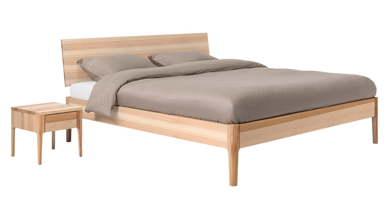 Bed Sky met hoofdbord en poten hout beuken