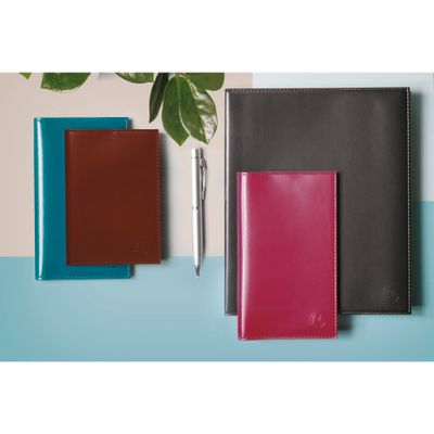Agenda Volga La Journée Planifiée 21 - 1 jour par page - 13,5 x 21 cm - disponible dans différentes couleurs - Exacompta