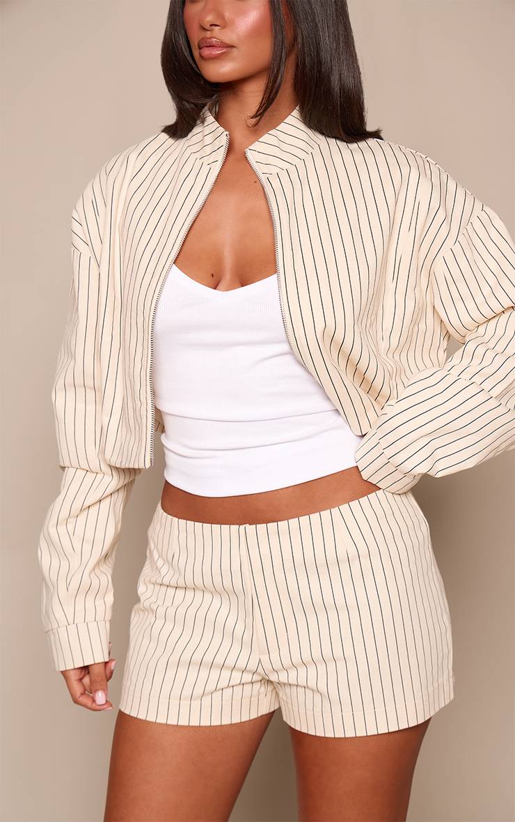 Crème Short Mini Ajusté En Sergé À Fines Rayures Petite Ensemble Coordonné
