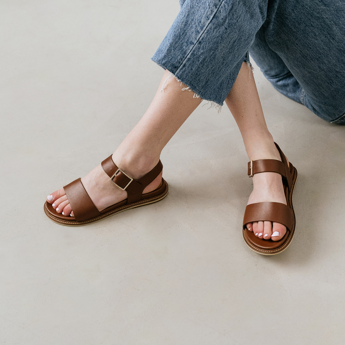 Sandales à brides et bouts ouverts  en cuir cognac
