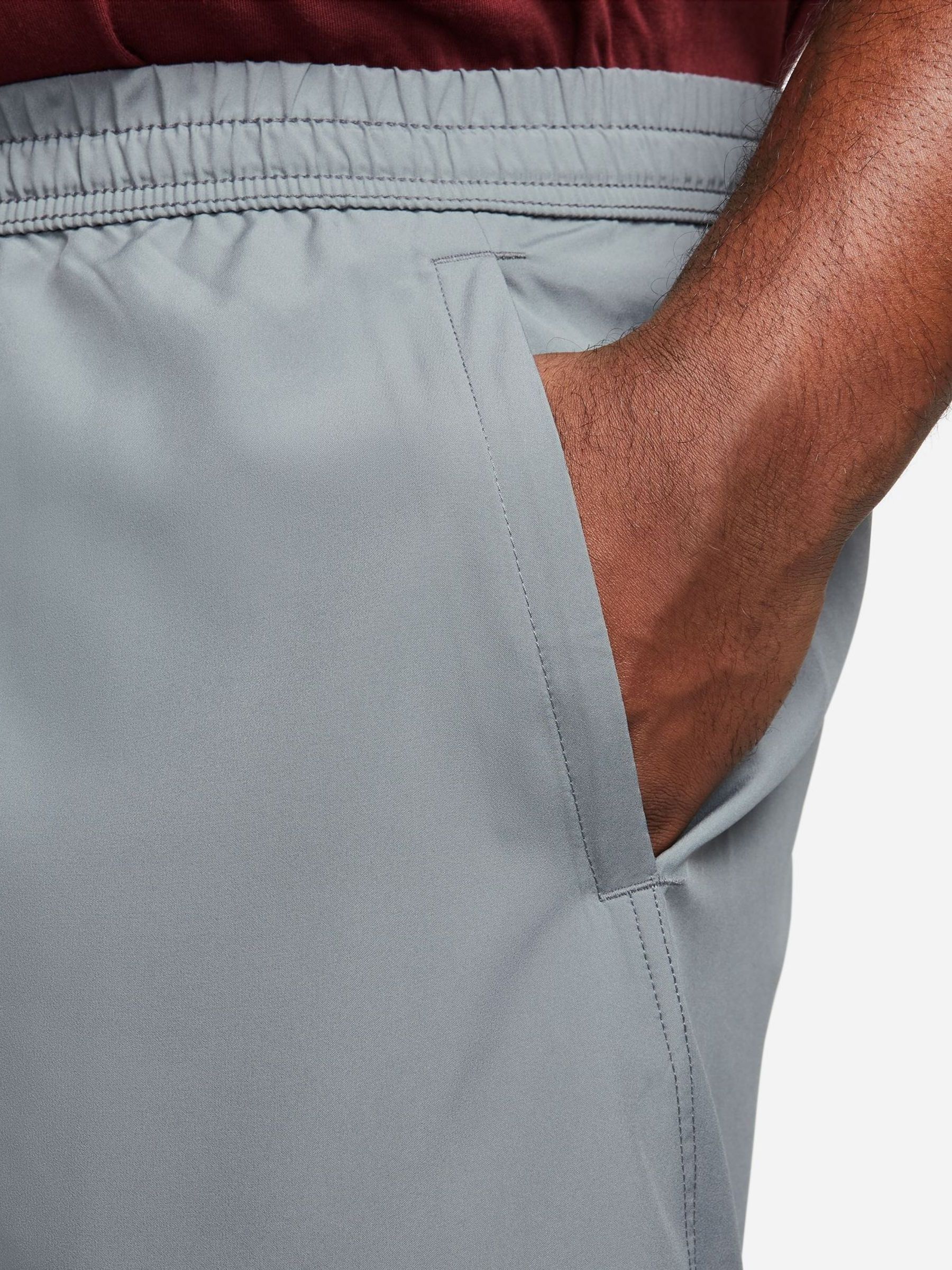 Grijs - Nike Dri-FIT Form 7 Inch niet-gevoerde trainingsshorts