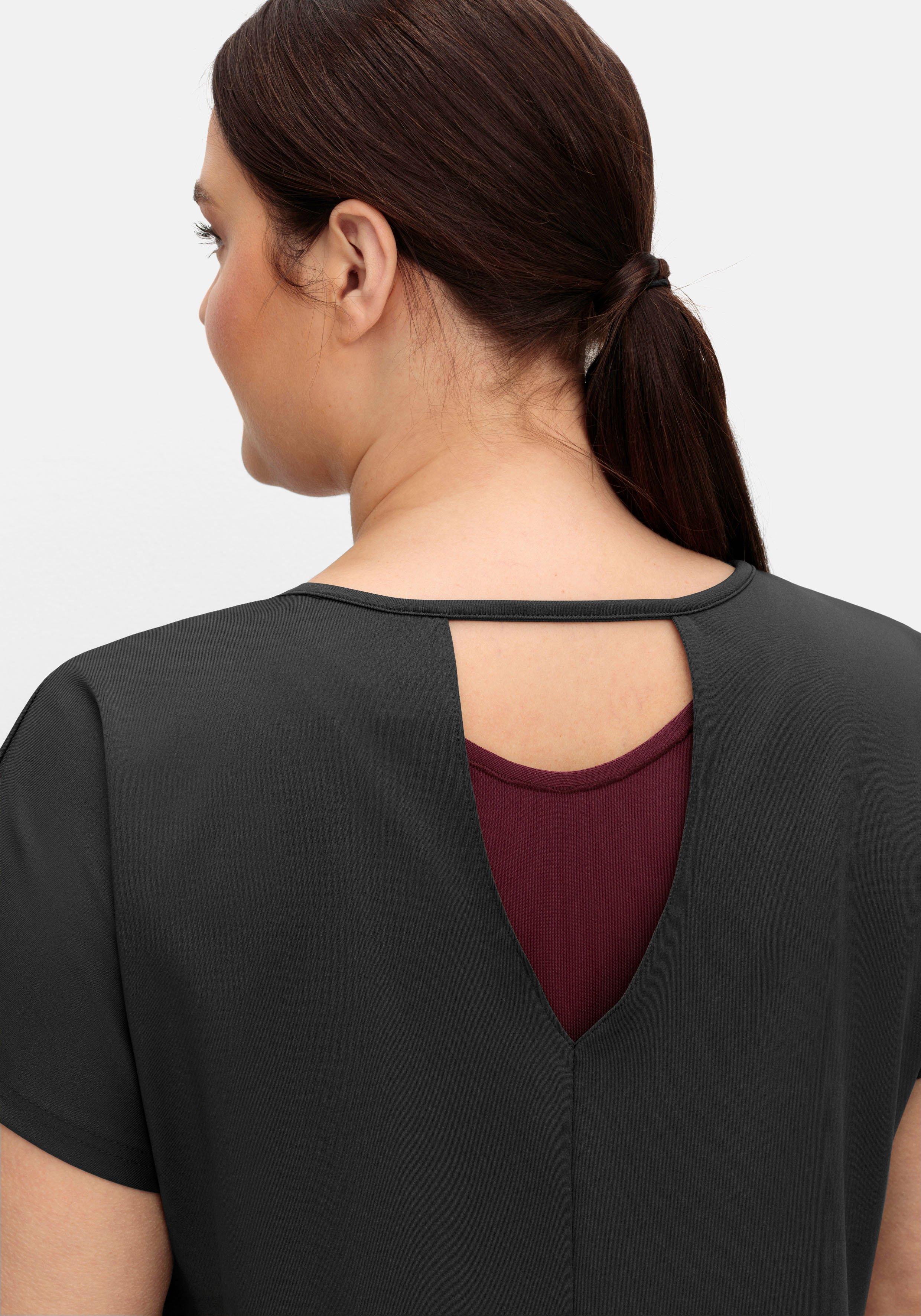 Sportshirt mit tiefem V-Schlitz im Rücken