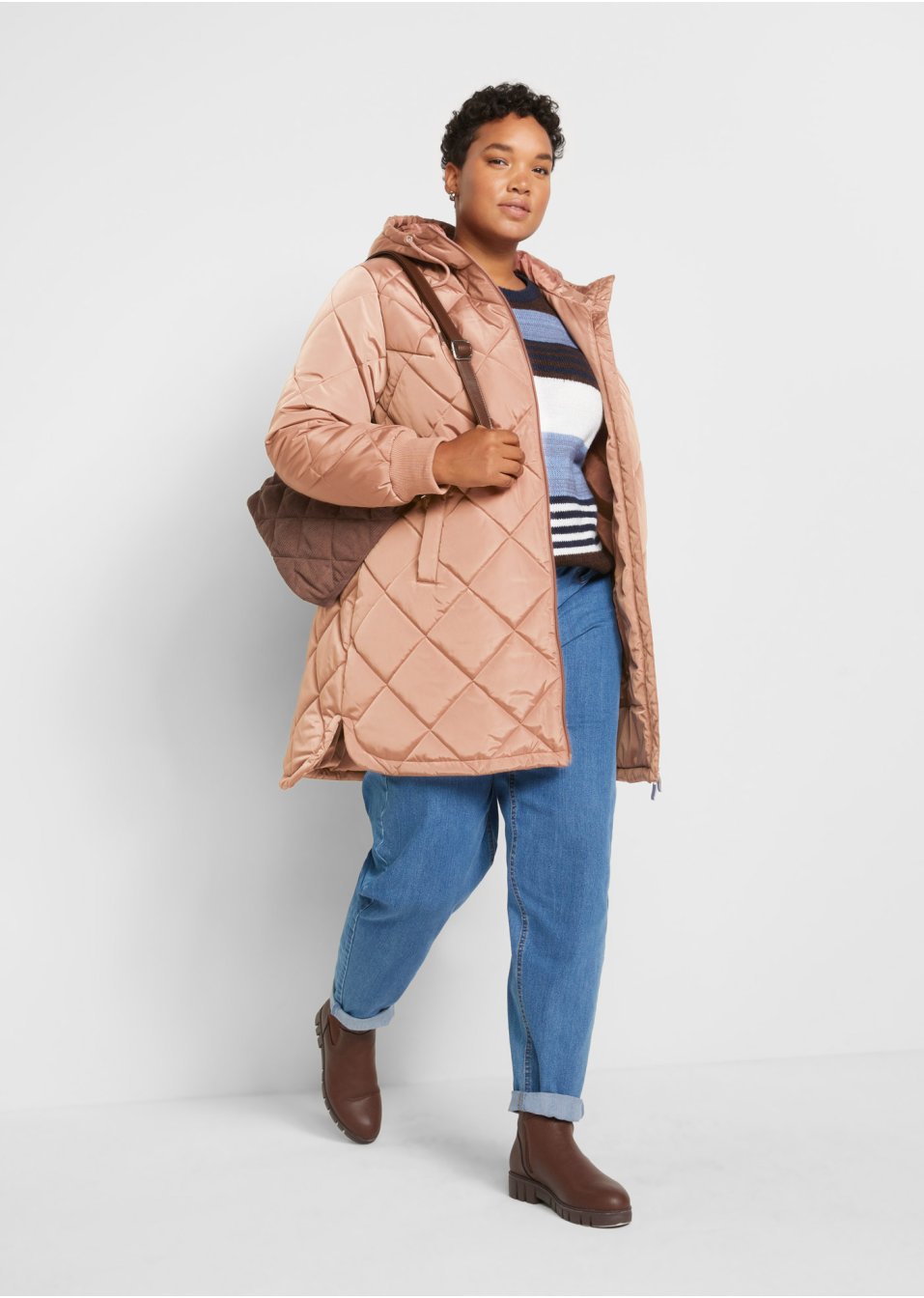 Manteau court à capuche avec surpiqûres