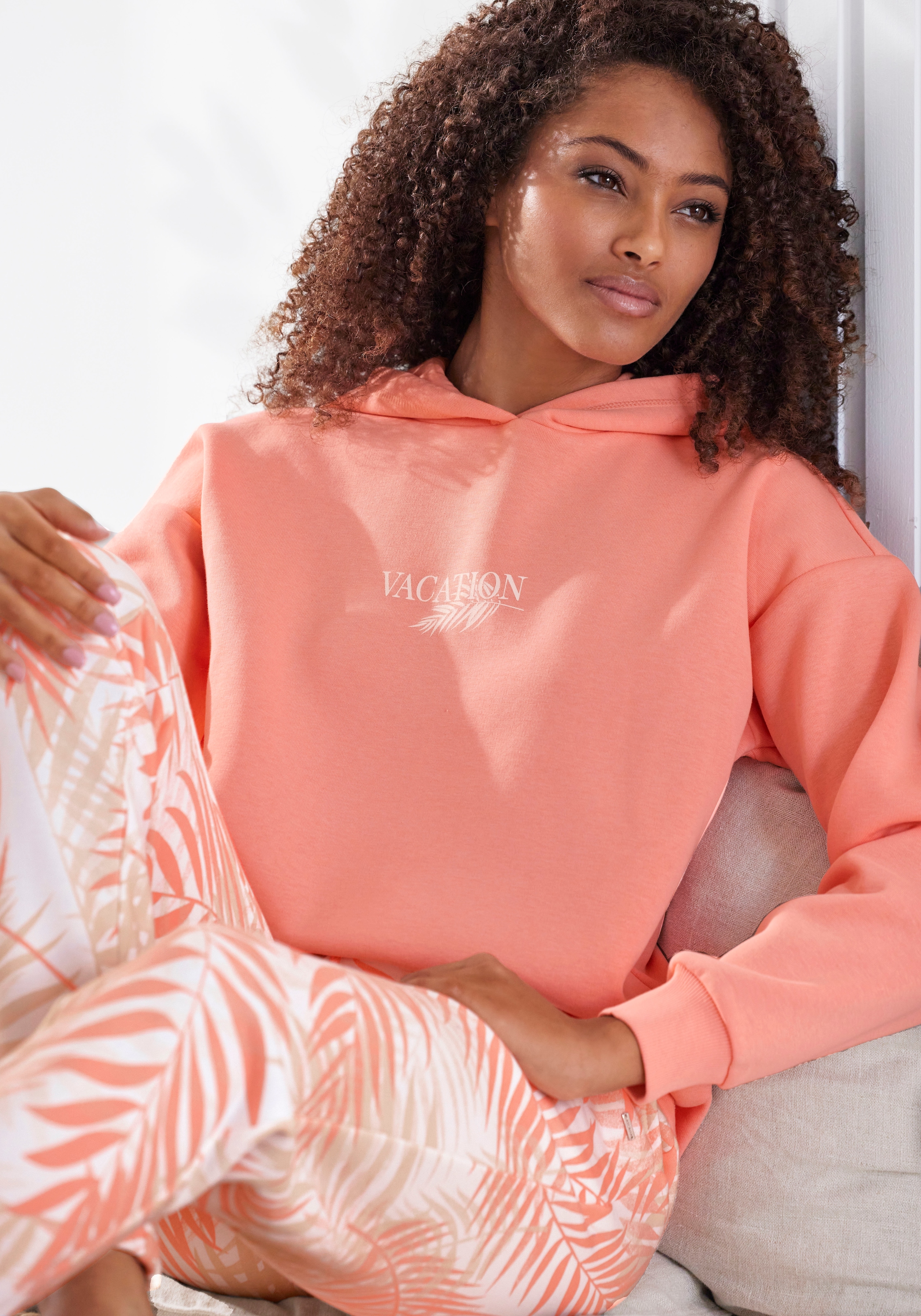 LASCANA Hoodie, 1 Stk. Kapuzensweatshirt, Loungeshirt mit Frontprint, Loungewear