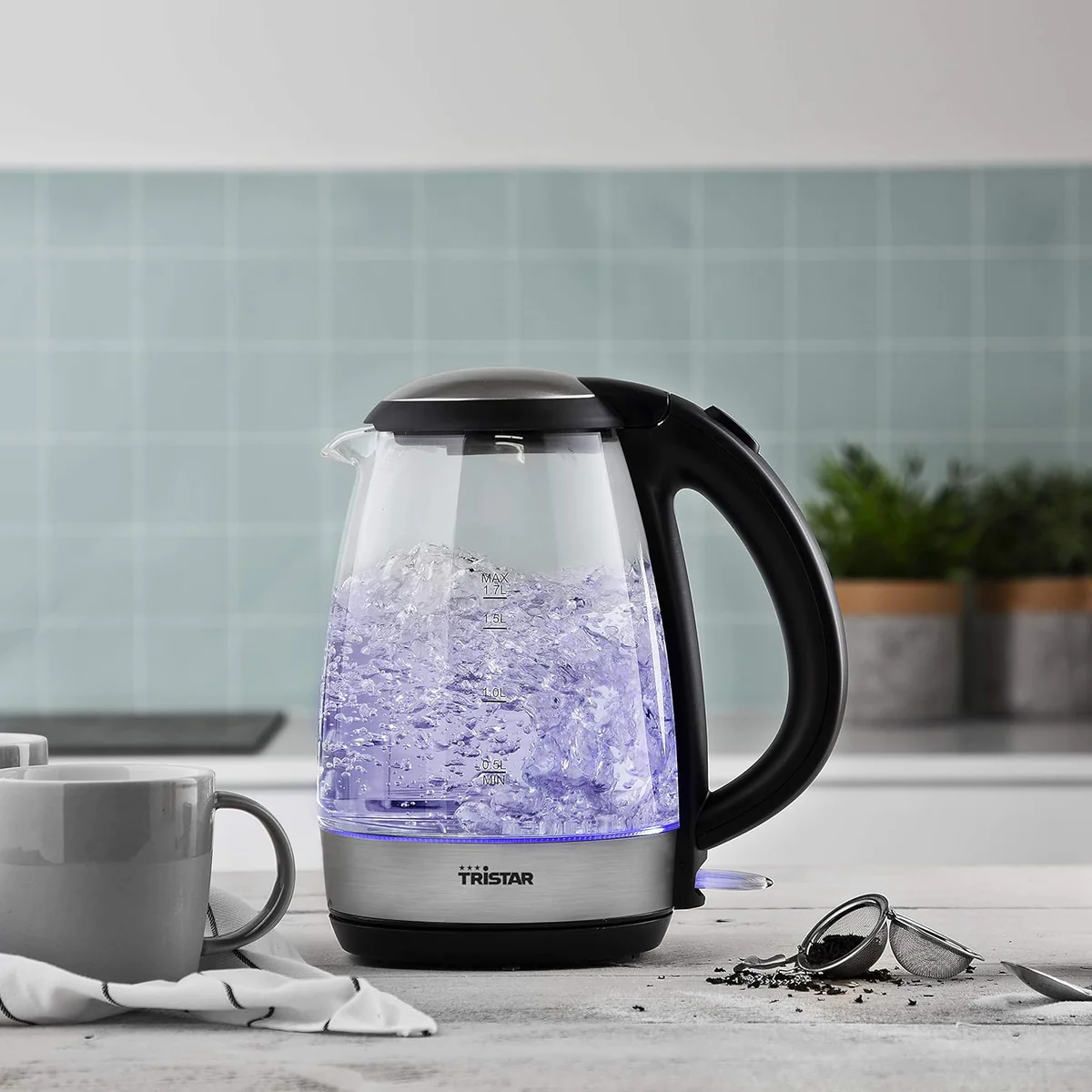 bouilloire électrique de 1,7L sans fil 2200W gris noir Tristar