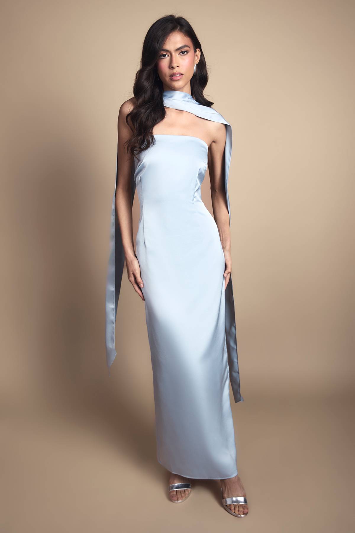 Oasis Robe Longue De Demoiselle D'honneur Bandeau En Satin Bleu Clair Avec Foulard