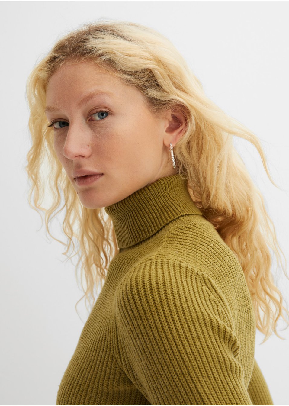 Pull col roulé, coupe étroite