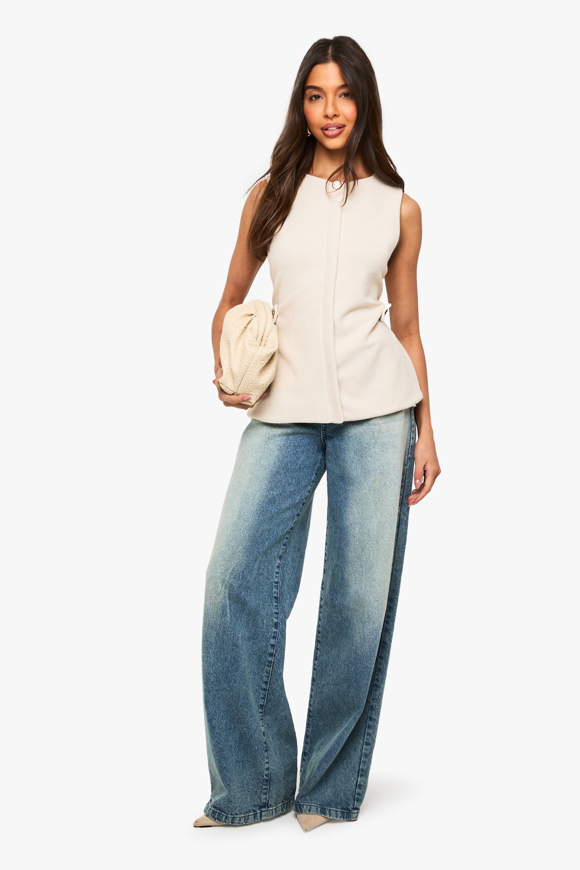boohoo Gilet sans manches cintré à la taille avec boutons dorés texturés