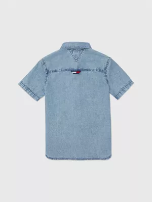 Camisa de manga curta em jeans adaptável