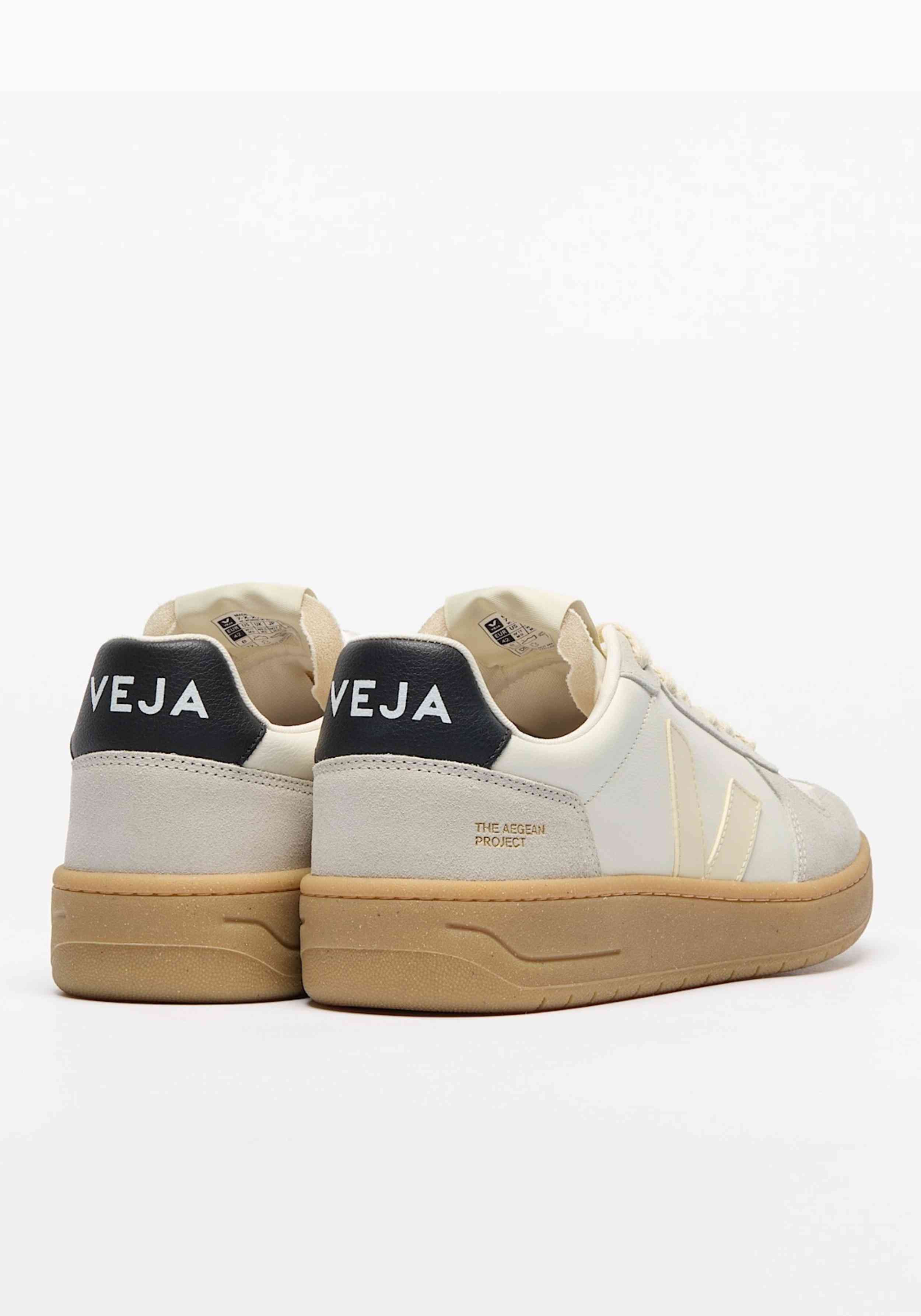 Veja Sneaker V-82 Grained Leather Pure Calcaire Black
