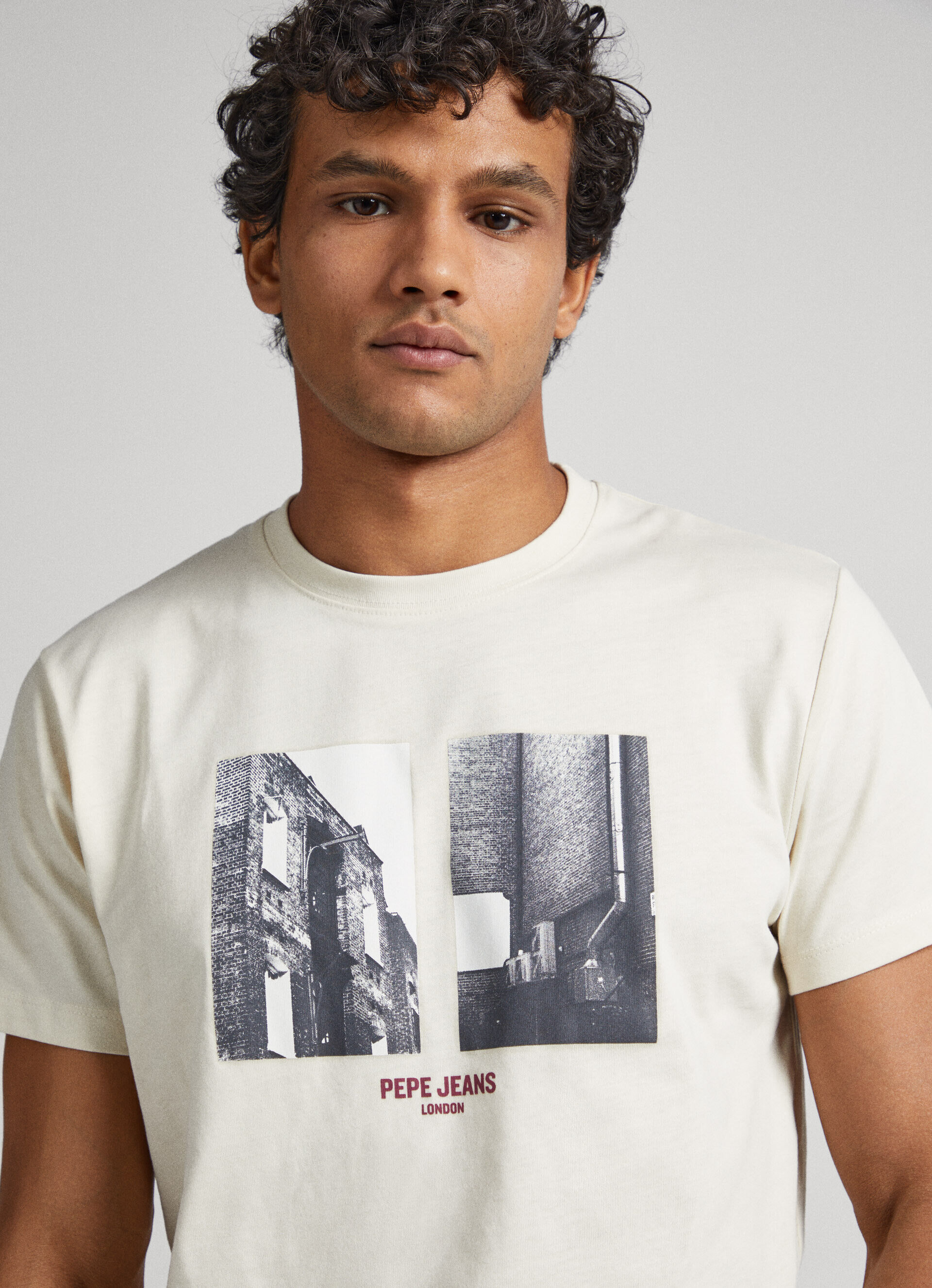 CAMISETA COM ESTAMPA FOTOGRÁFICA - branco marfim