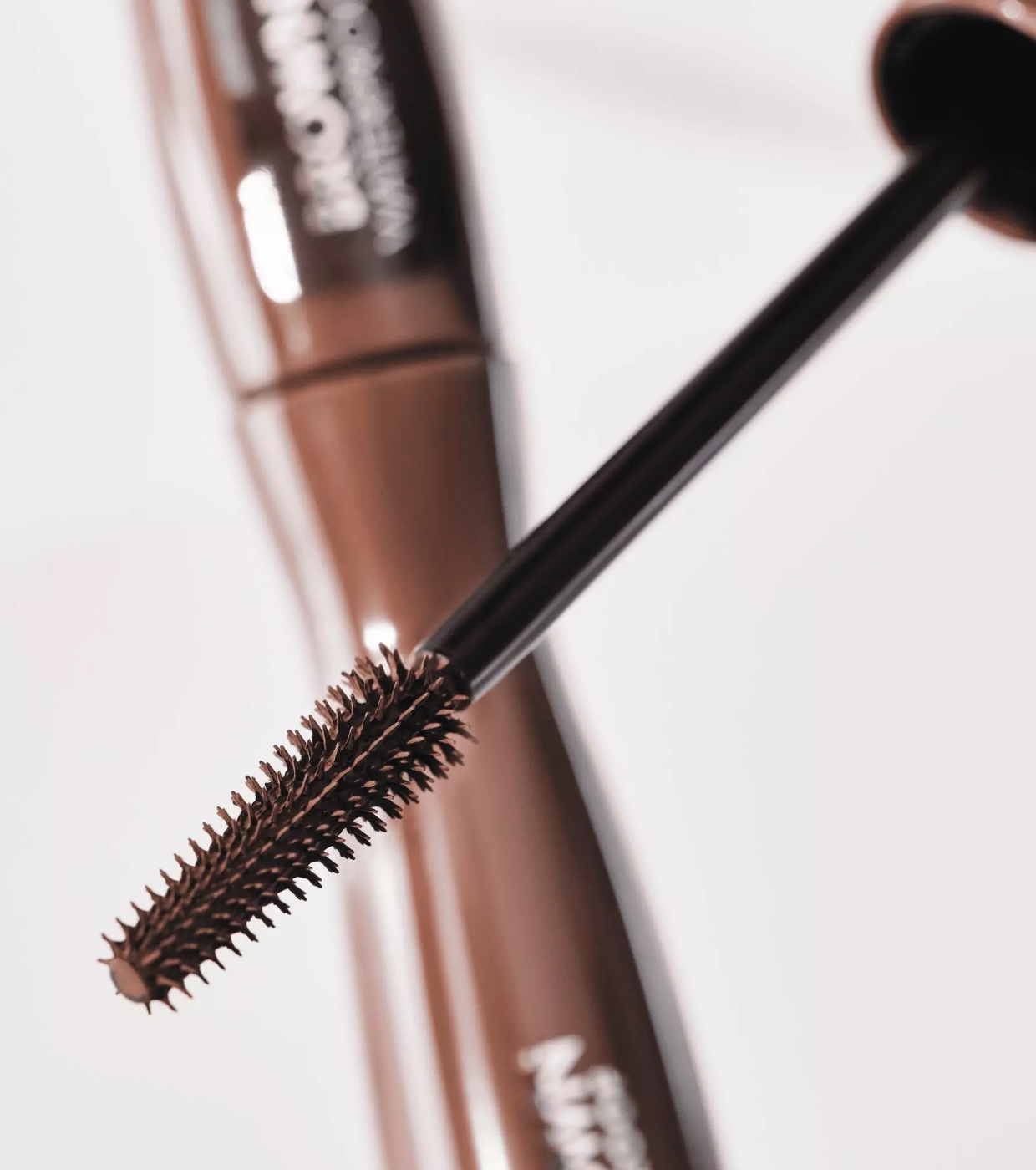 Catrice - Máscara de cílios volumizadora waterproof Glam & Doll - Marrom