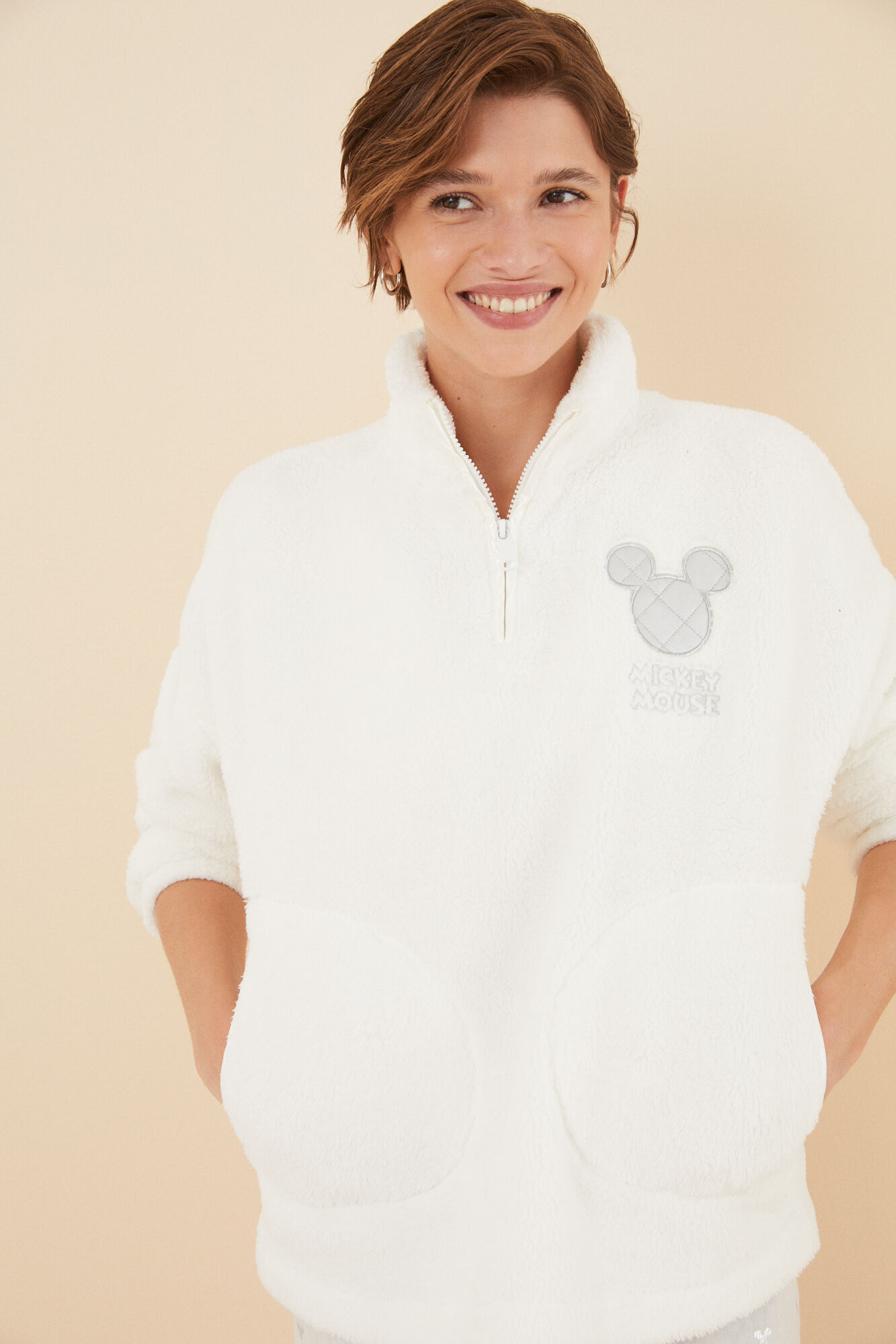Pijama de manga comprida com um detalhe que pisca e tecido de lã do Mickey Mouse.