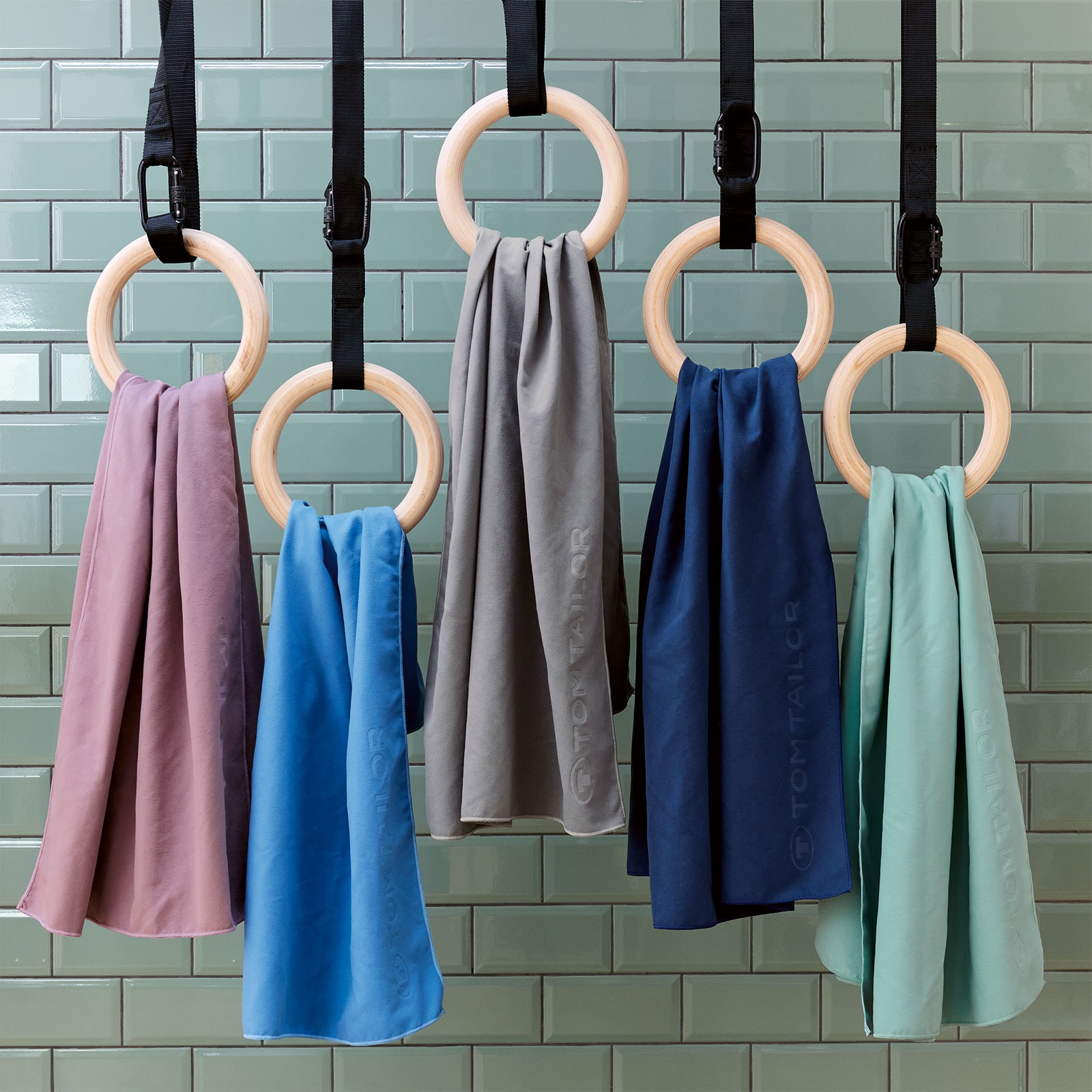 TOM TAILOR HOME Sporthandtuch »Fitnesstuch COLOR BATH« Logo Prägung, Mikrofaser, weich, schnell trocknend