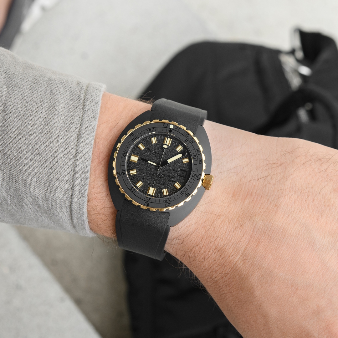 Doxa SUB 300ß Beta Sharkhunter Date