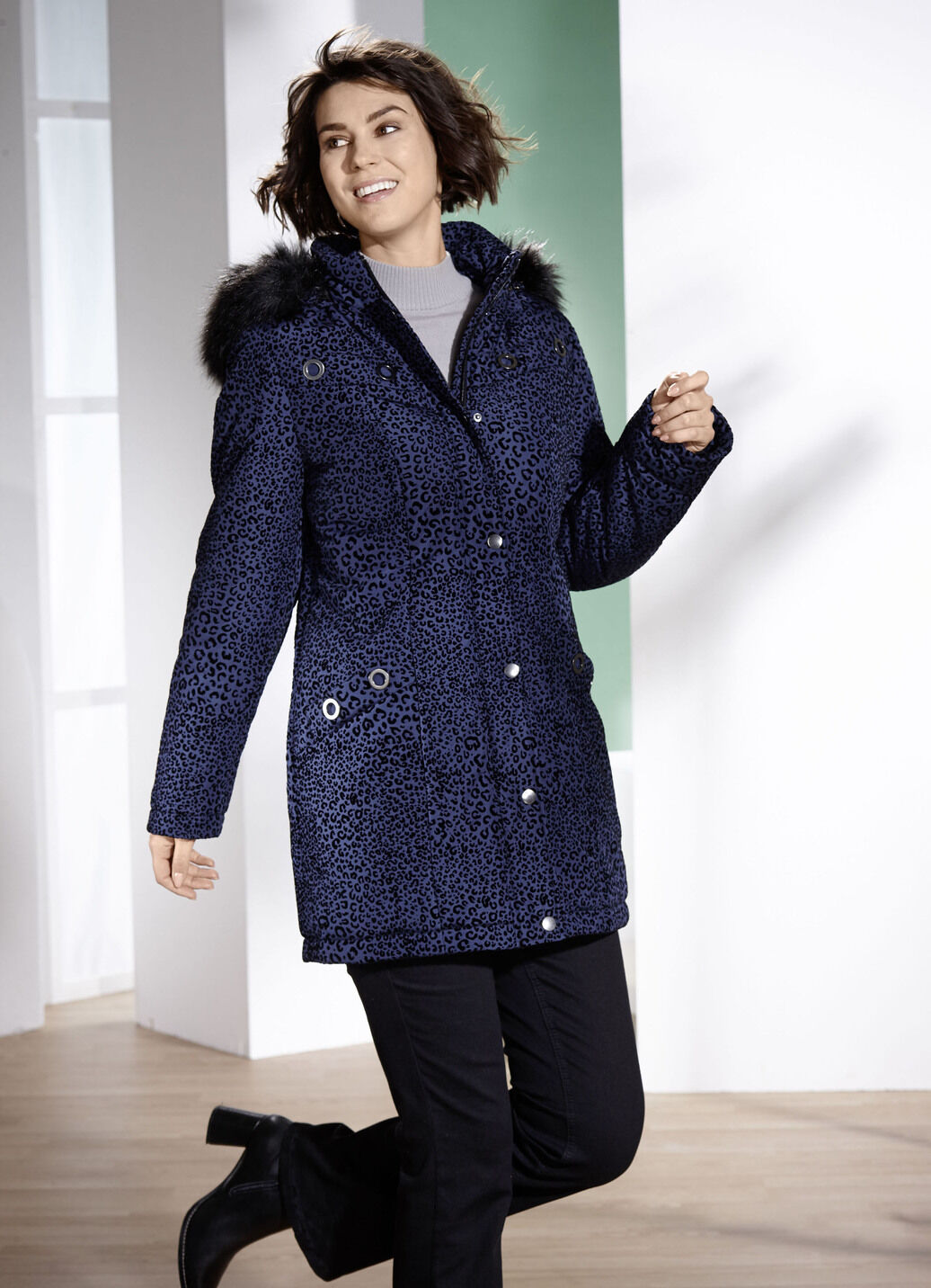 Longjacke mit Raubtierfell-Dessin