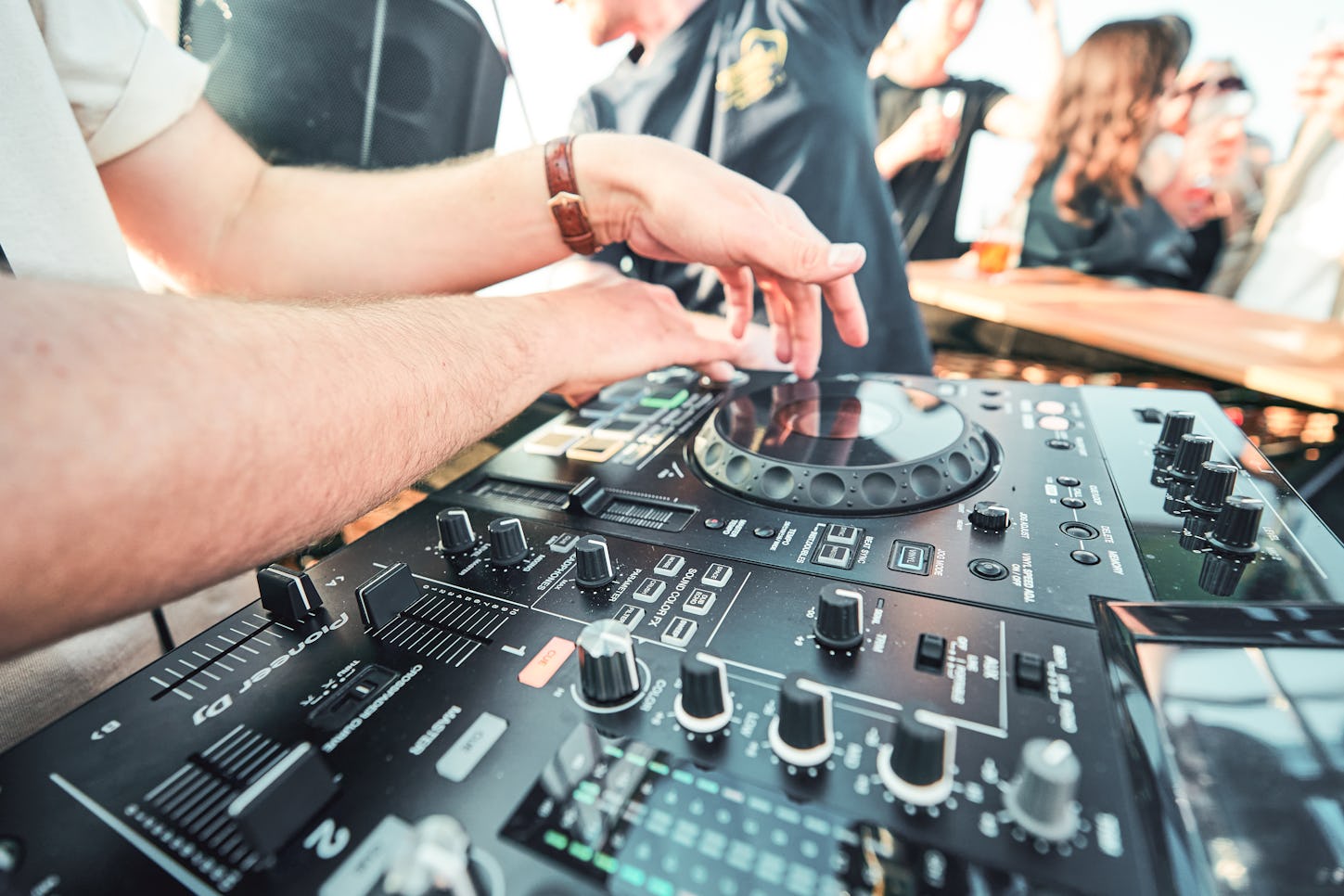 DJ im Ballon - Party auf 1000 Metern (14 Personen)